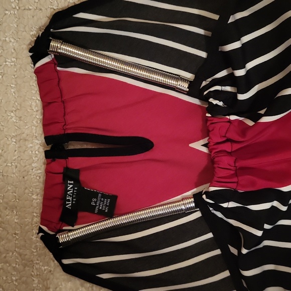 Stunning geometric tunic top - Picture 2 of 5